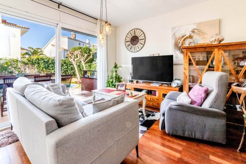 Villa for sale in Sitges, Barcelona, Spain 4 bedrooms, 195 sq.m. No. 150330 - photo 2