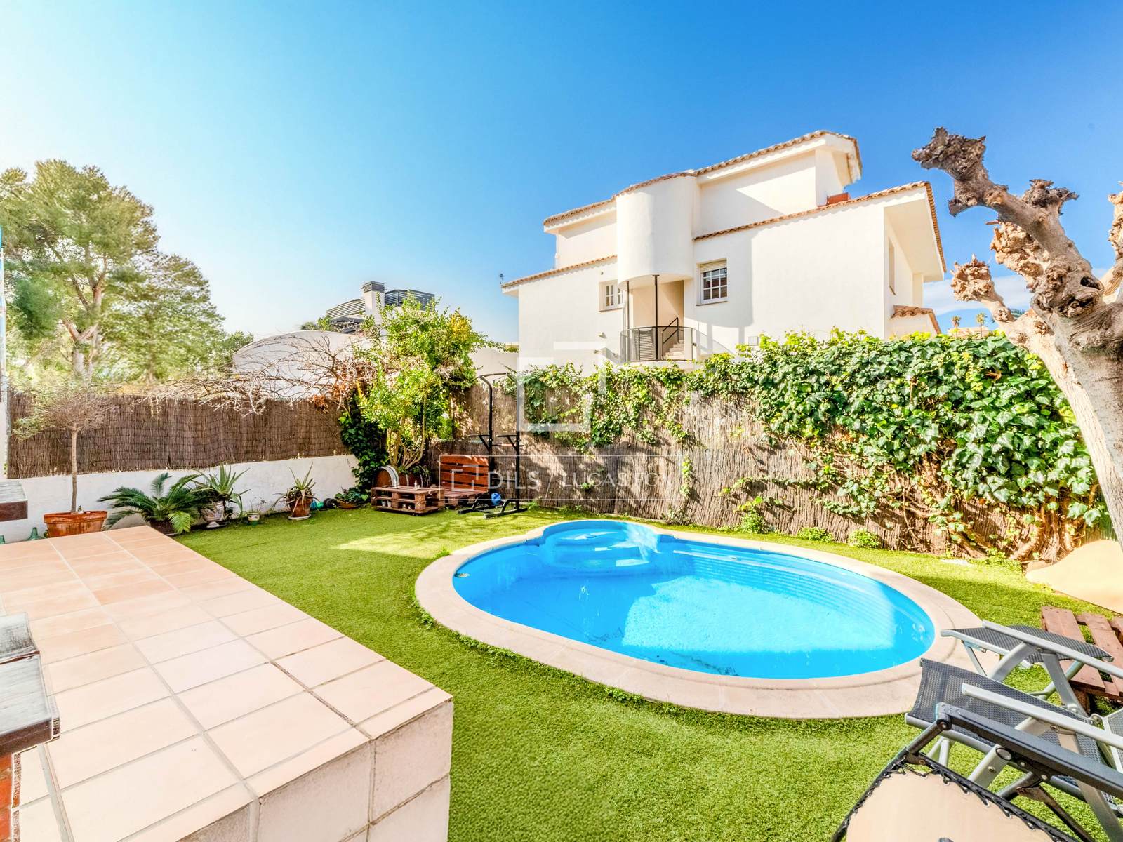 Villa a Sitges, Barcelona, Spagna 4 camere da letto, 195 mq. N° 150330