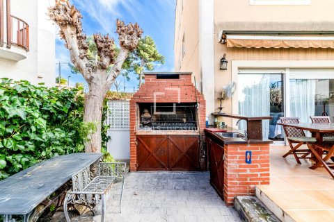 Villa for sale in Sitges, Barcelona, Spain 4 bedrooms, 195 sq.m. No. 150330 - photo 25