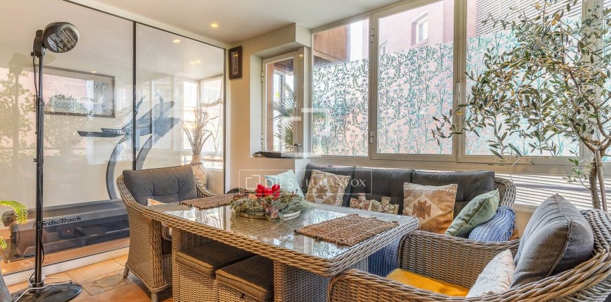 Apartment in Barcelona, Spain 6 bedrooms, 320 sq.m. No. 150329