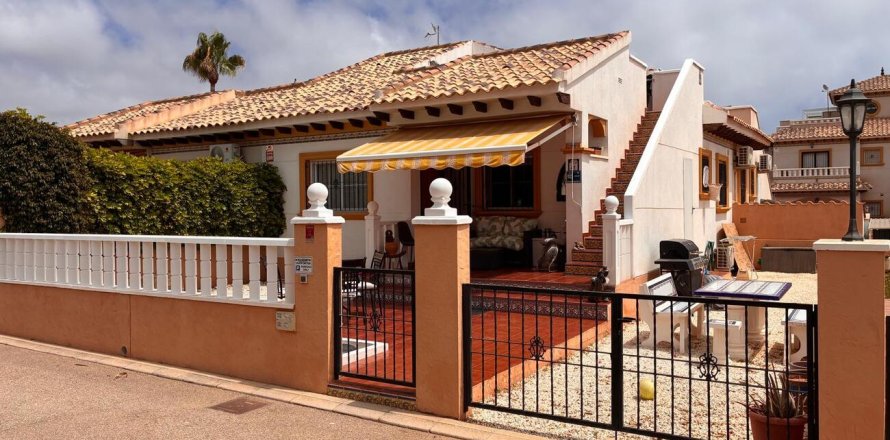 Casa adosada en Alicante, España 2 dormitorios, 62 m2 No. 192028