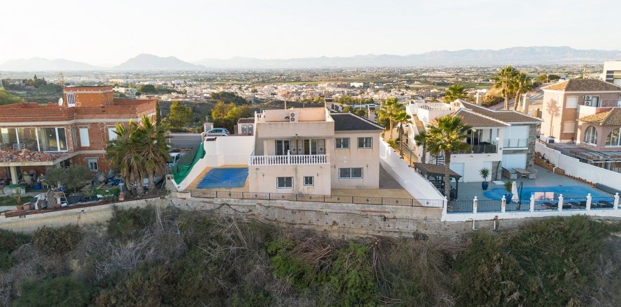 Villa Rojales, Alicante, Spain 5 bedrooms, 247 sq.m. No. 115113
