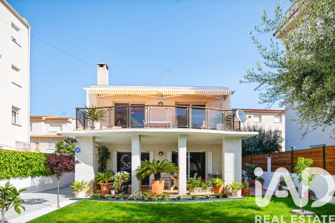 Casa a Cunit, Tarragona, Spagna 4 camere da letto, 212 mq. N° 172714