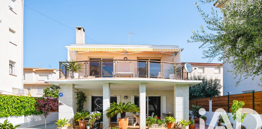 Casa a Cunit, Tarragona, Spagna 4 camere da letto, 212 mq. N° 172714