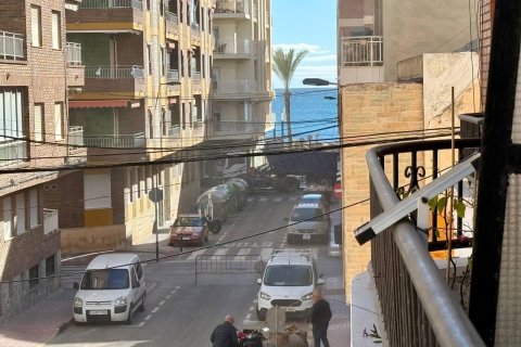 Lägenhet till salu i Torrevieja, Alicante, Spanien 3 sovrum, 119 kvm. Nr. 182896 - foto 2