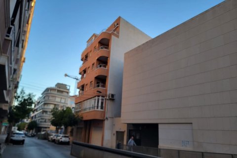 Apartament w Torrevieja, Alicante, Hiszpania 1 sypialnia, 70 mkw. nr 182899 – zdjęcie 13