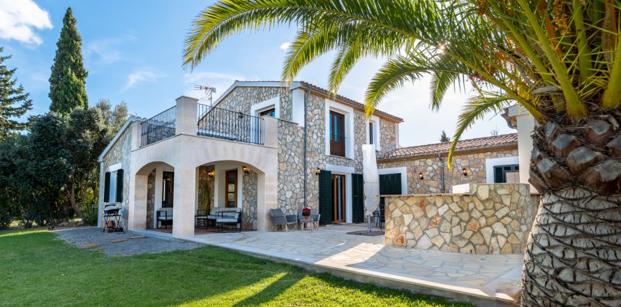 Finca Alcudia, Mallorca, Spain 5 bedrooms, 280 sq.m. No. 111750