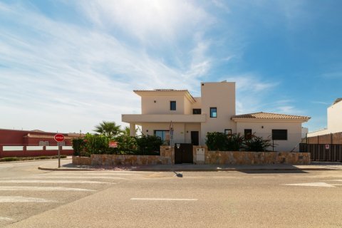 Villa till salu Los Montesinos, Alicante, Spanien 4 sovrum, 454 kvm. Nr. 139126 - foto 1