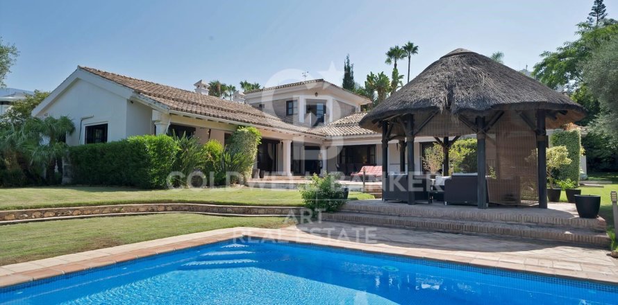 House in Estepona, Malaga, Spain 4 bedrooms, 580 sq.m. No. 157744