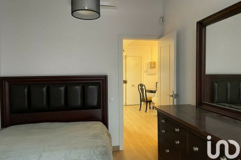 Продажа квартиры в Барселона, Испания 2 спальни, 50м2 №154207 - фото 11