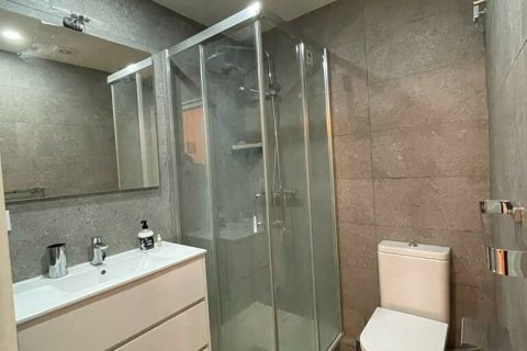 Продажа квартиры в Барселона, Испания 2 спальни, 50м2 №154207 - фото 13