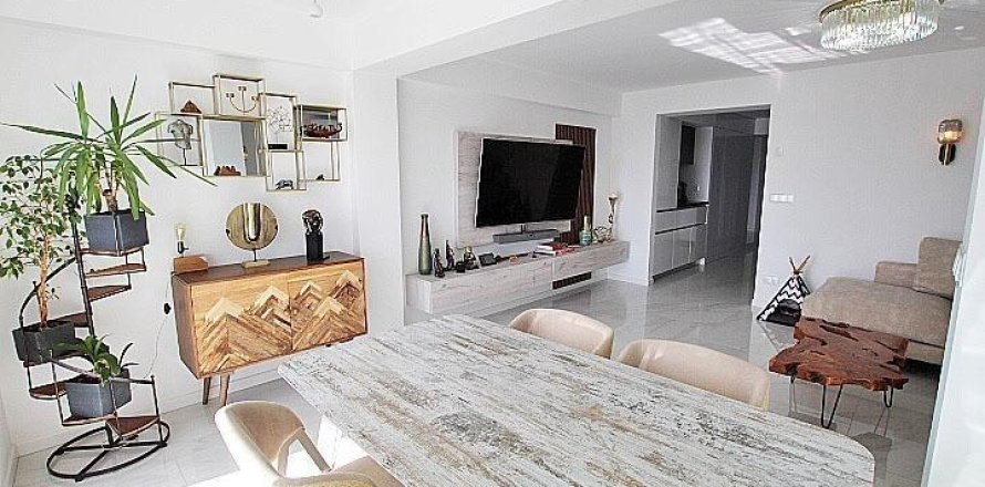 Apartamento en Torrevieja, Alicante, España 2 dormitorios, 99 m2 No. 155671