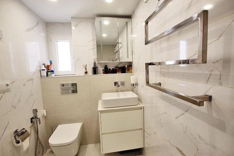 Apartamento en venta en Torrevieja, Alicante, España 2 dormitorios, 99 m2 No. 155671 - foto 16