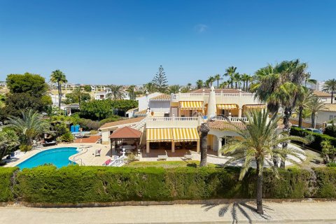Villa à vendre Punta Prima, Alicante, Espagne, 4 chambres, 250 m2 No. 118894 - photo 1