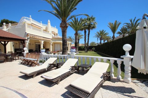Villa à vendre Punta Prima, Alicante, Espagne, 4 chambres, 250 m2 No. 118894 - photo 19