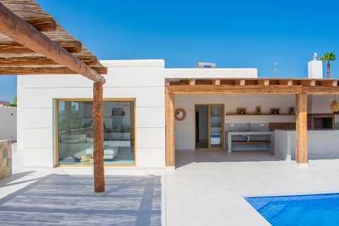 Продажа виллы в Торревьеха, Аликанте, Испания 4 спальни, 190м2 №118895 - фото 1