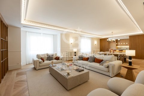 Dzīvoklis Madrid, Spānijā 4 istabas, 487 m2 Nr. 157586