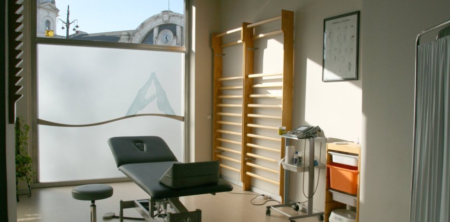 Commercial property in L'Eixample, Barcelona, Spain 157 sq.m. No. 161141