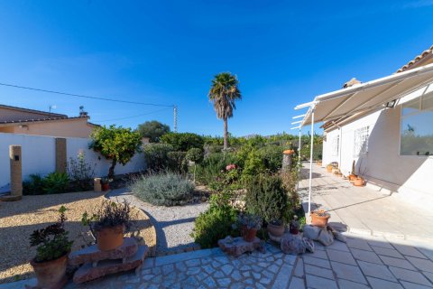 Finca till salu i Albatera, Alicante, Spanien 3 sovrum, 167 kvm. Nr. 144406 - foto 14