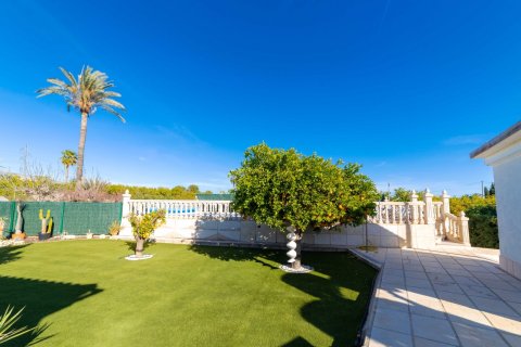 Finca till salu i Albatera, Alicante, Spanien 3 sovrum, 167 kvm. Nr. 144406 - foto 18