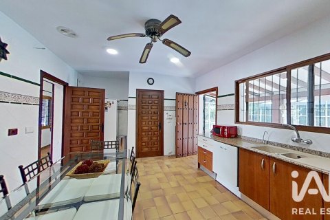 Продажа дома в Альбасете, Испания 4 спальни, 600м2 №187728 - фото 6