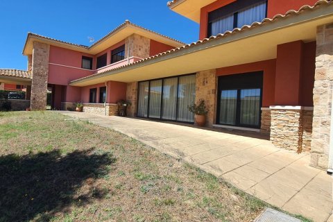 Продажа квартиры в Карраскаль-де-Баррегас, Саламанка, Испания 6 спален, 604м2 №187732 - фото 2