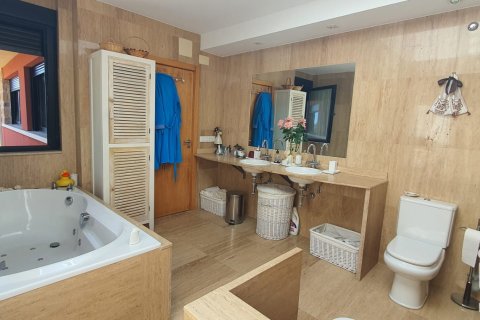 Продажа квартиры в Карраскаль-де-Баррегас, Саламанка, Испания 6 спален, 604м2 №187732 - фото 16