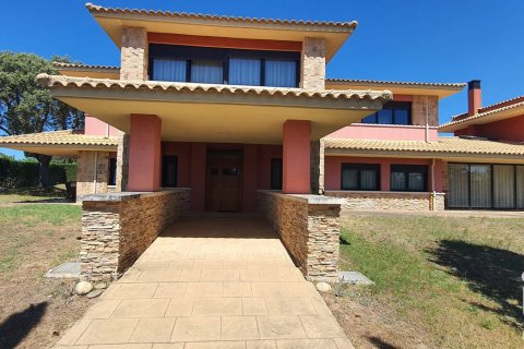 Продажа квартиры в Карраскаль-де-Баррегас, Саламанка, Испания 6 спален, 604м2 №187732 - фото 1