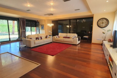 Продажа квартиры в Карраскаль-де-Баррегас, Саламанка, Испания 6 спален, 604м2 №187732 - фото 12