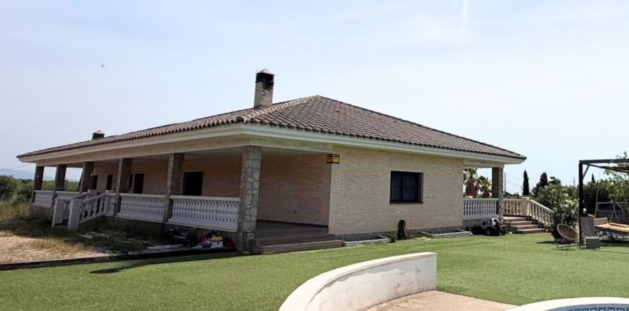 Дом в Мон-Риг-дель-Камп, Таррагона, Испания 5 спален, 421м2 №187731