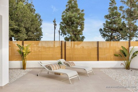 Huoneisto myytävänä Los Alcazares, Murcia, Espanja, 3 makuuhuonetta, 81 m2 No. 164751 - kuva 9