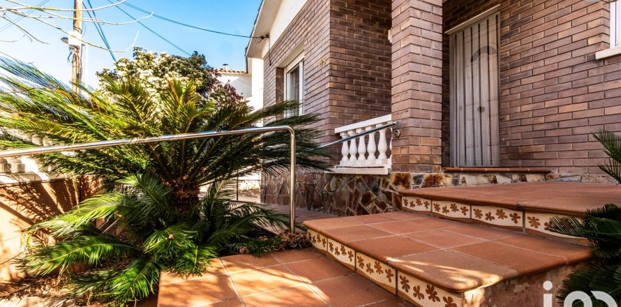 Dom w Llica D'amunt, Barcelona, Hiszpania 4 sypialnie, 400 mkw. nr 154073