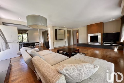 Hus till salu i Cabrera de Mar, Barcelona, Spanien 4 sovrum, 1059 kvm. Nr. 154077 - foto 8