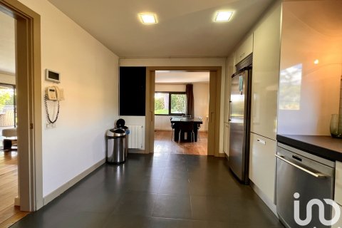 Hus till salu i Cabrera de Mar, Barcelona, Spanien 4 sovrum, 1059 kvm. Nr. 154077 - foto 12