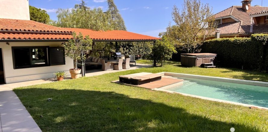 Hus i Cabrera de Mar, Barcelona, Spanien 4 sovrum, 1059 kvm. Nr. 154077