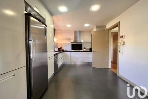 Hus till salu i Cabrera de Mar, Barcelona, Spanien 4 sovrum, 1059 kvm. Nr. 154077 - foto 11