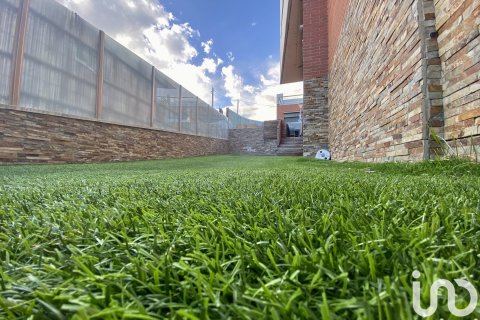 Продажа дома в Сан-Андреу-де-Льяванерес, Барселона, Испания 4 спальни, 275м2 №154074 - фото 28