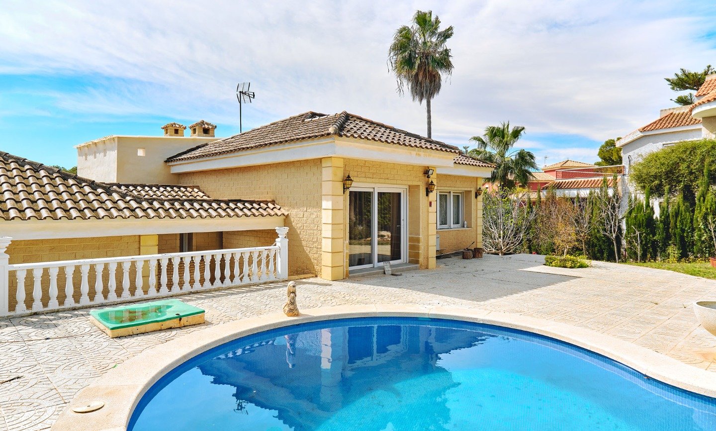 Villa a Dehesa De Campoamor, Alicante, Spagna 4 camere da letto, 350 mq. N° 80936