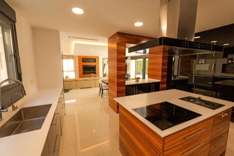 Villa in vendita a Torrevieja, Alicante, Spagna 3 camere da letto, 430 mq. N° 164954 - foto 7