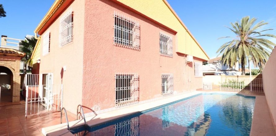 Villa Alicante, Spain 5 bedrooms, 227 sq.m. No. 115638