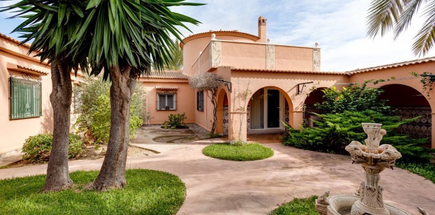 Villa Torrevieja, Alicante, Spanien 5 Schlafzimmer, 568 m2 Nr. 115639