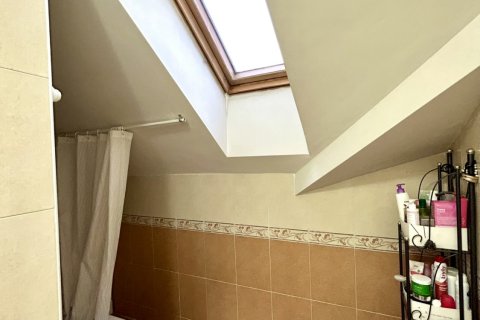 Продажа дуплекса в Вальверде де ла Вирхен, Леон, Испания 3 спальни, 118м2 №184762 - фото 16