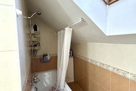 Продажа дуплекса в Вальверде де ла Вирхен, Леон, Испания 3 спальни, 118м2 №184762 - фото 17