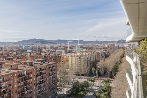 Apartment for sale in Barcelona, Spain 3 bedrooms, 194 sq.m. No. 164336 - photo 16