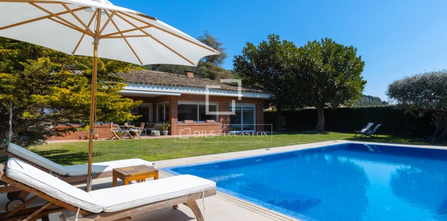 Villa à Sant Vicenc De Montalt, Barcelona, Espagne 4 chambres, 451 m2 No. 164334