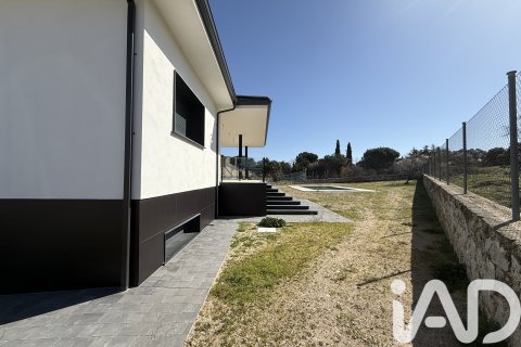 Apartament w Galapagar, Madrid, Hiszpania 4 sypialnie, 400 mkw. nr 173079 – zdjęcie 27
