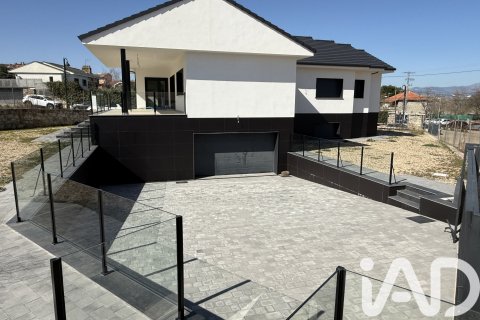 Apartament w Galapagar, Madrid, Hiszpania 4 sypialnie, 400 mkw. nr 173079 – zdjęcie 30