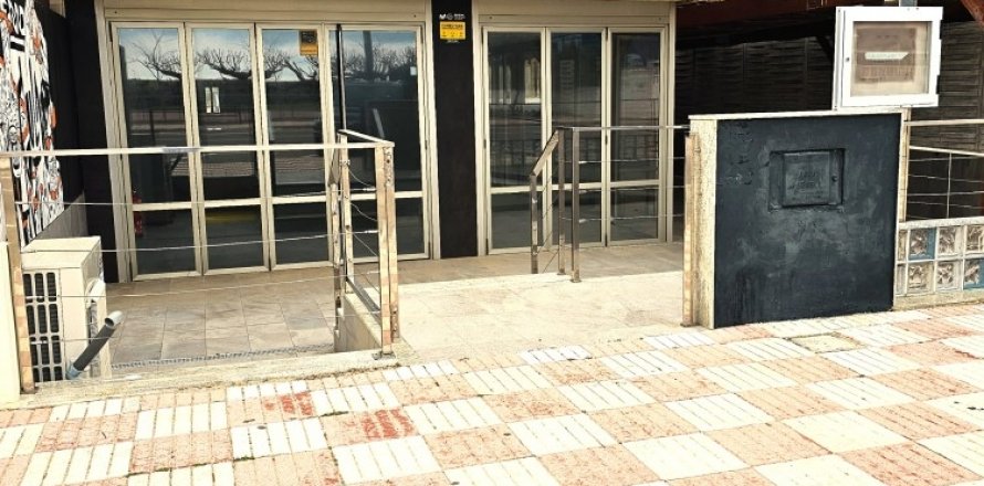 Commercial property à Xeraco, Valencia, Espagne 166 m2 No. 173077