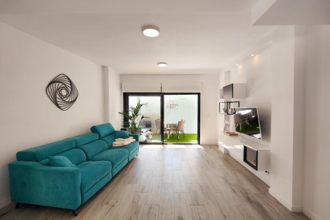 Продажа квартиры в Гуардамар-дель-Сегура, Аликанте, Испания 3 спальни, 84м2 №155510 - фото 14