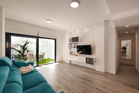 Продажа квартиры в Гуардамар-дель-Сегура, Аликанте, Испания 3 спальни, 84м2 №155510 - фото 15